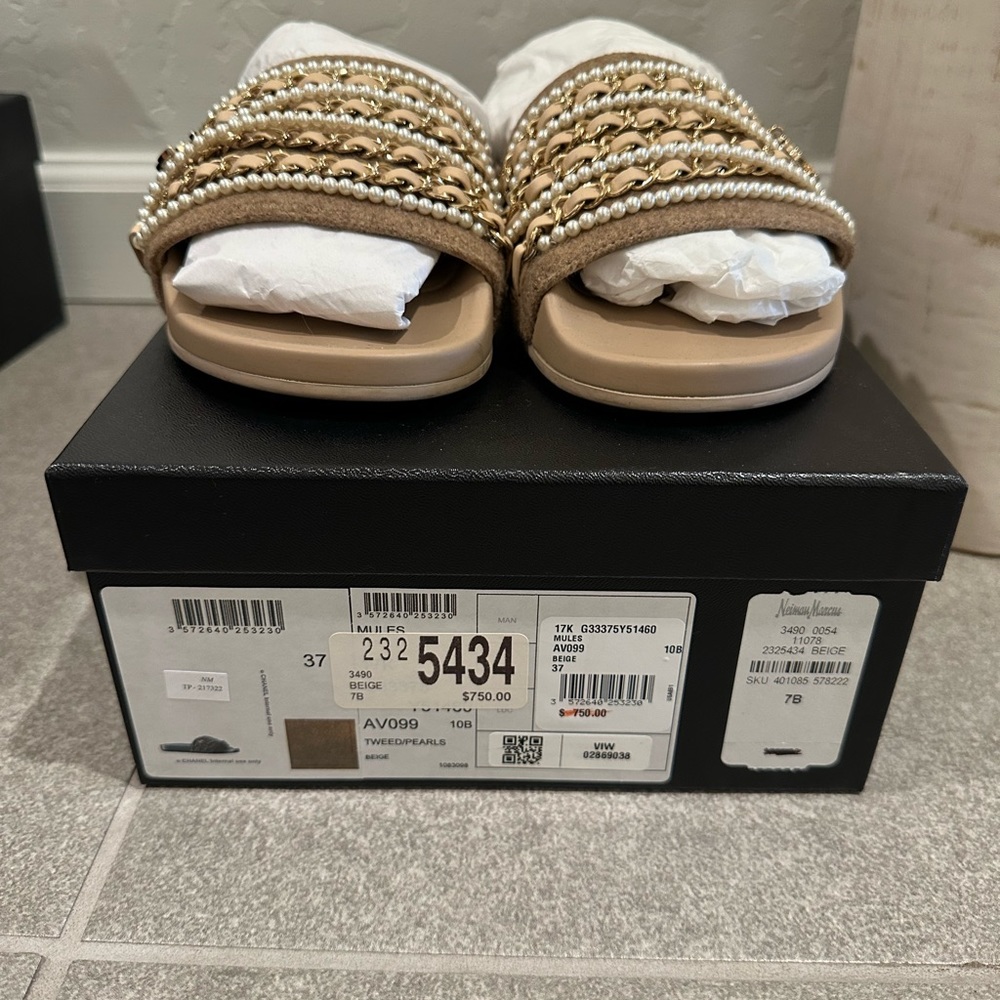 Chanel Chain Link slides